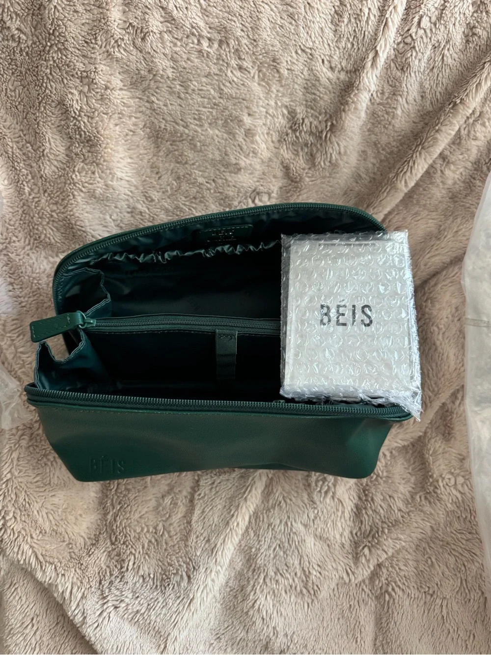 BÉIS x Wicked Toiletry Kit in Wicked Green Travel Cosmetic Makeup Bag Case NEW